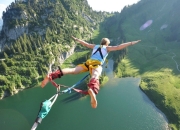 开云体育在线-孤胆骑士与撕裂之城，当福克斯点燃赛场，唯一性在火焰中诞生