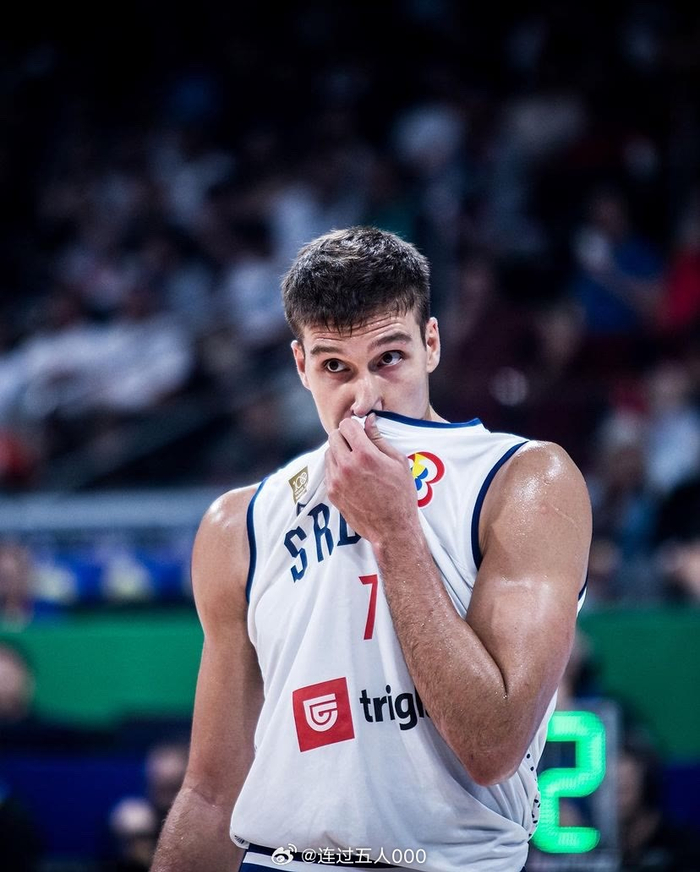 塞尔维亚男篮逆转加拿大男篮，戈贝尔送出助攻的简单介绍