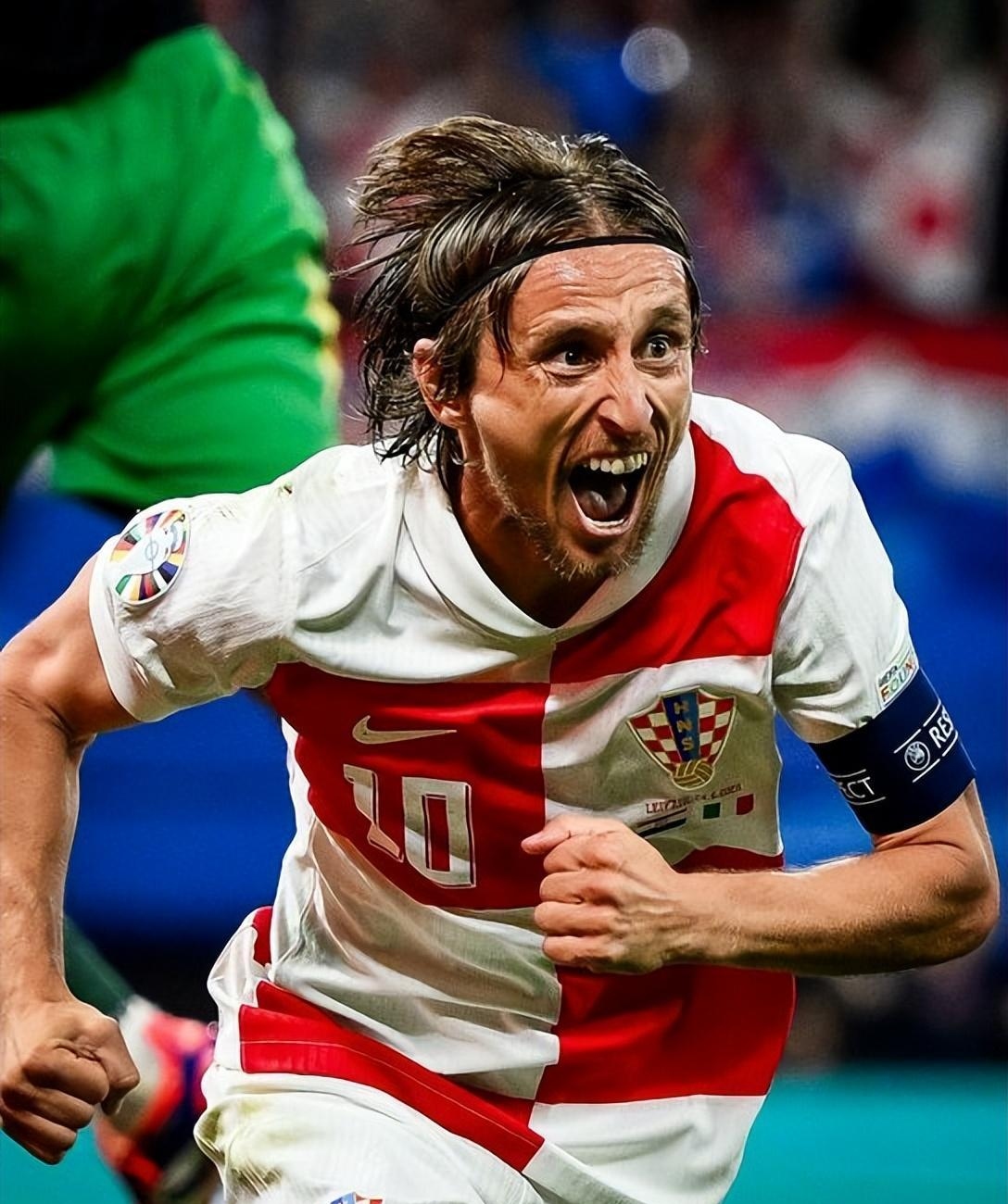 包含巴西绝地反击摩洛哥，莫德里奇绝境逆转的词条