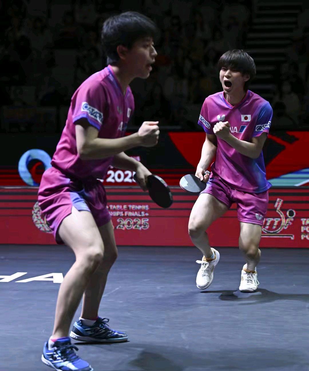 日本乒乓球队完胜德国乒乓球队，奥恰洛夫制霸全场