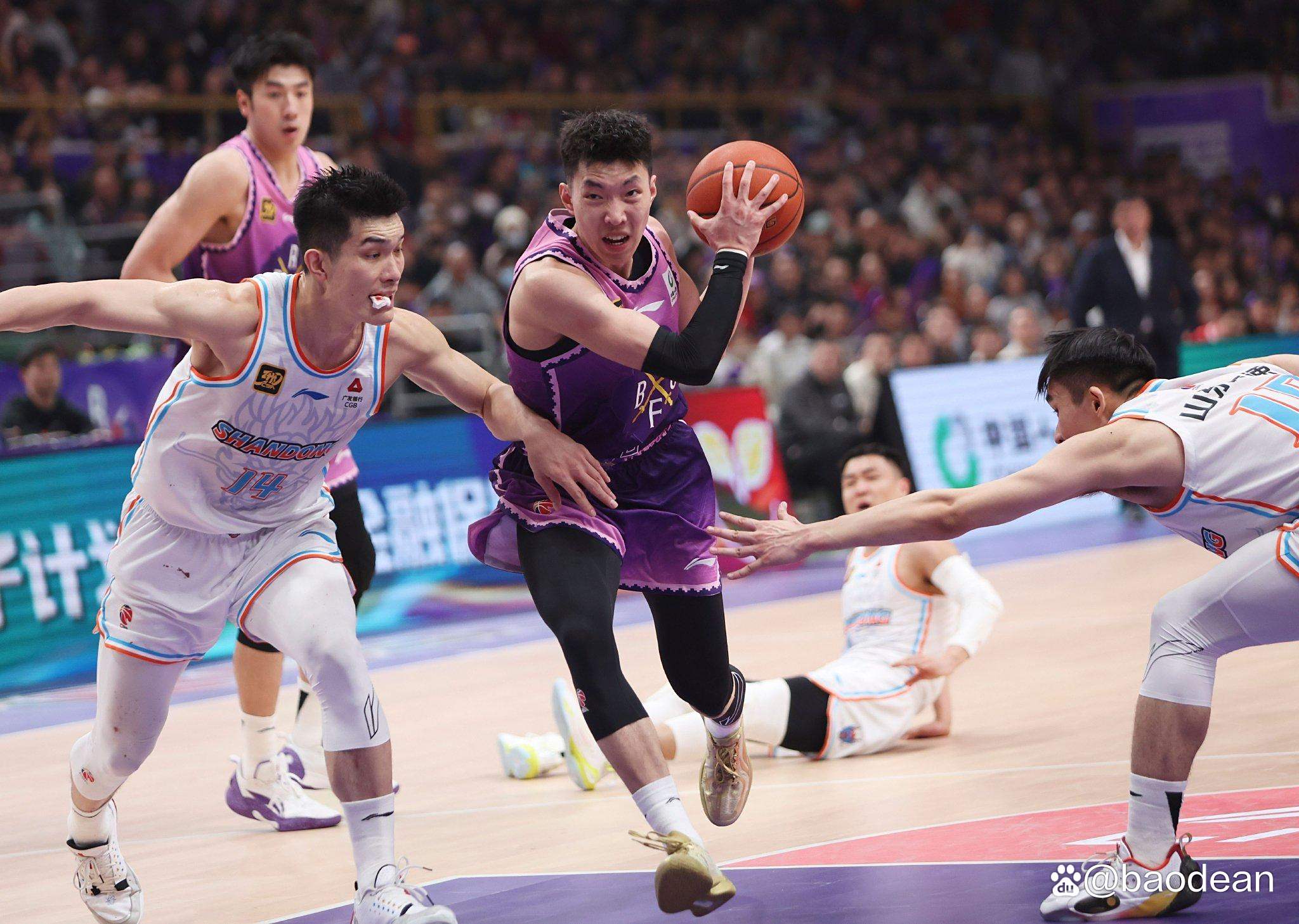 包含山东队遭遇连败，球队危机四伏需要及时调整的词条