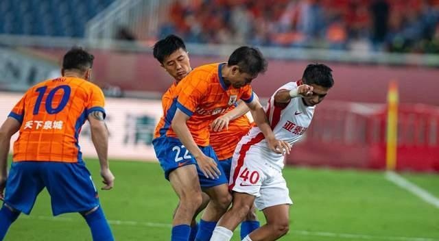 包含一位年轻球员在比赛中崭露头角的词条 包含一位年轻球员在比赛中崭露头角的词条