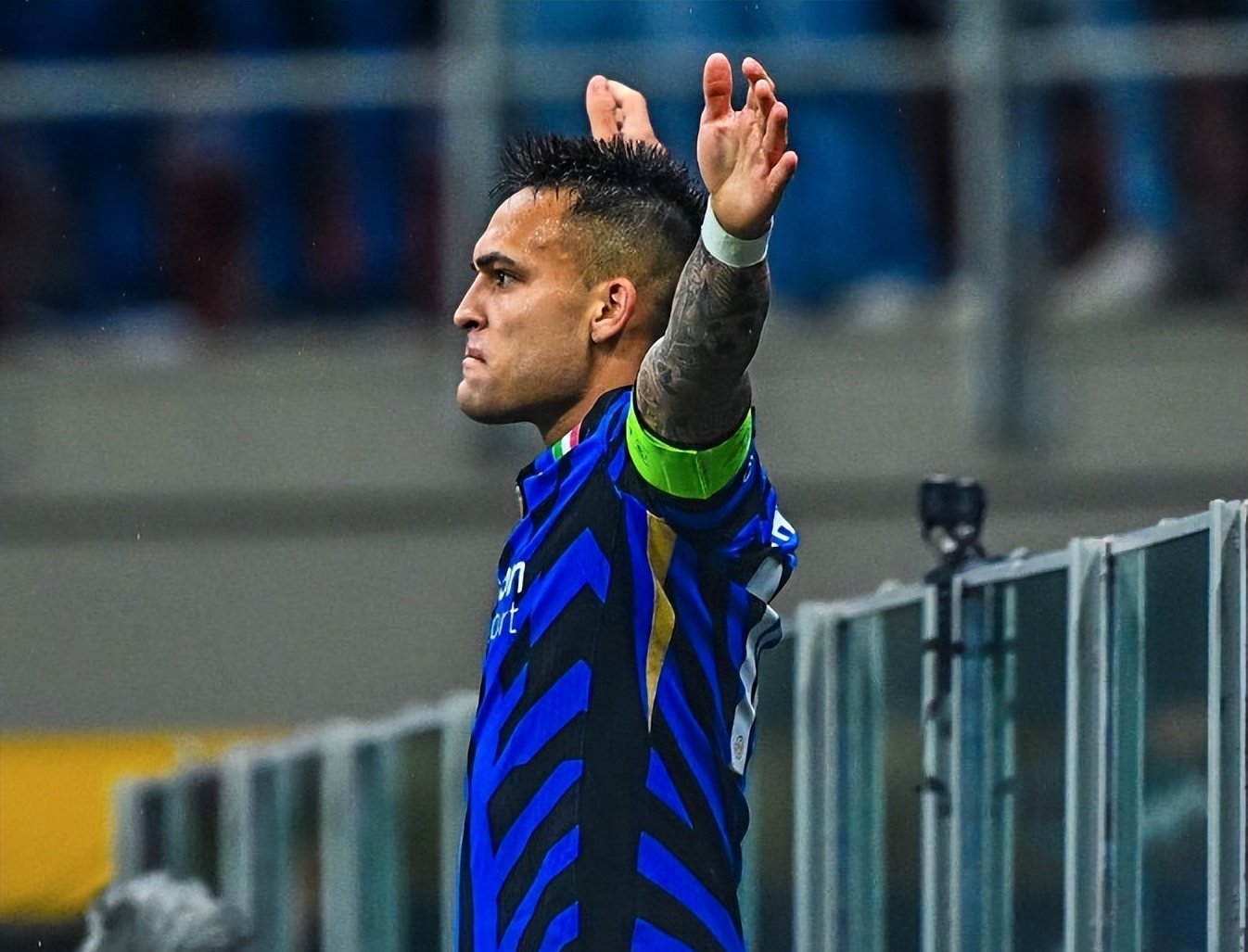 意大利队TA受困,球迷担忧 意大利队TA受困,球迷担忧