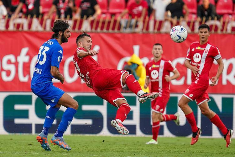 关于蒙彼利埃客场战胜洛里昂，保住中游席位的信息