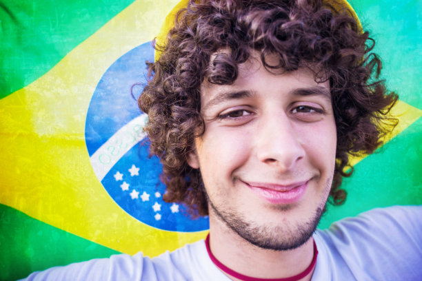 巴西球员表现出色,引爆球迷狂热热情的简单介绍 巴西球员表现出色,引爆球迷狂热热情的简单介绍