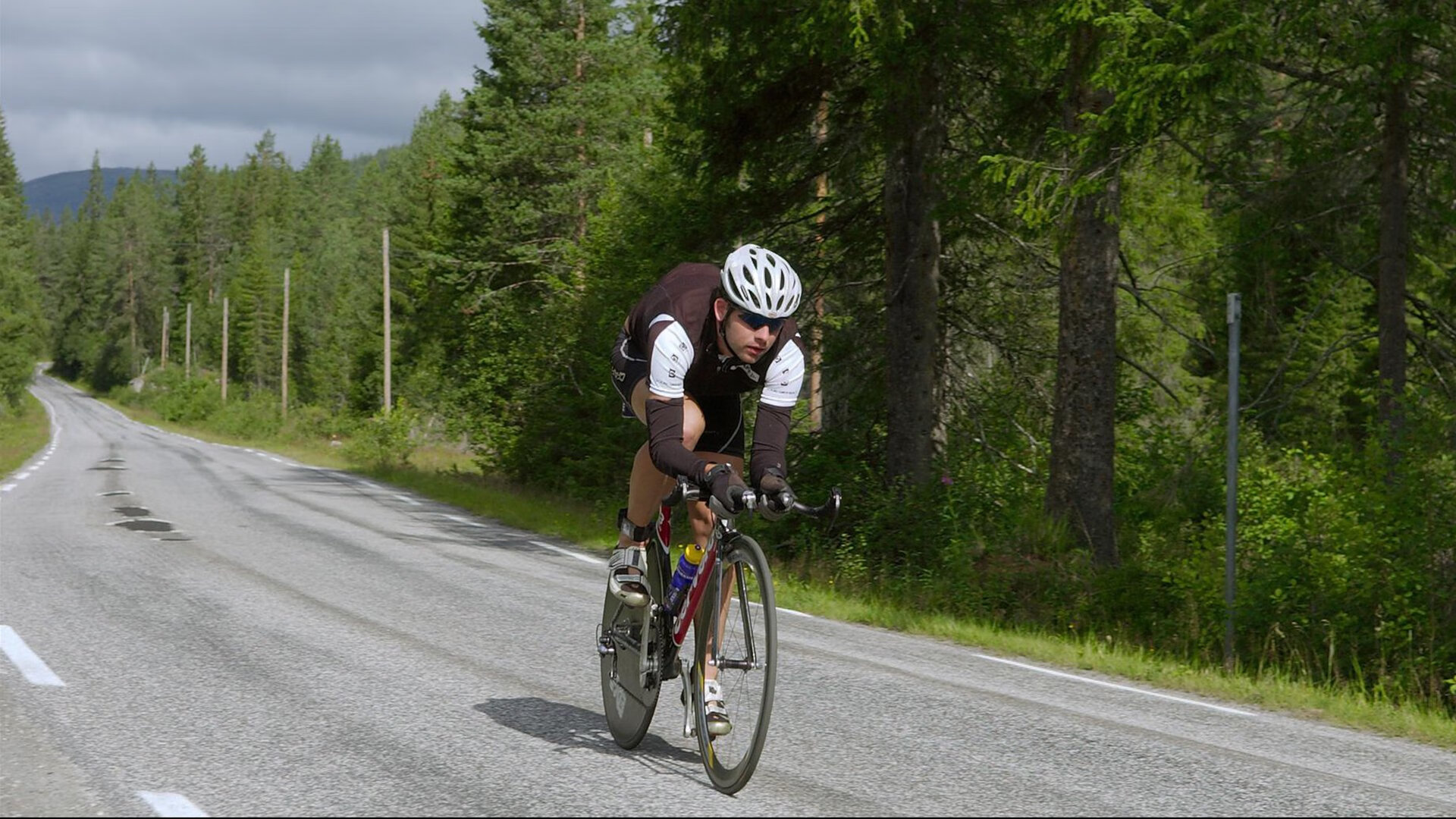 孤胆骑士与撕裂之城,当福克斯点燃赛场,唯一性在火焰中诞生